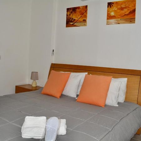 Queens Gardens - Kato Paphos - Next To Kings Ave Mall --- By Yiota Bagian luar foto