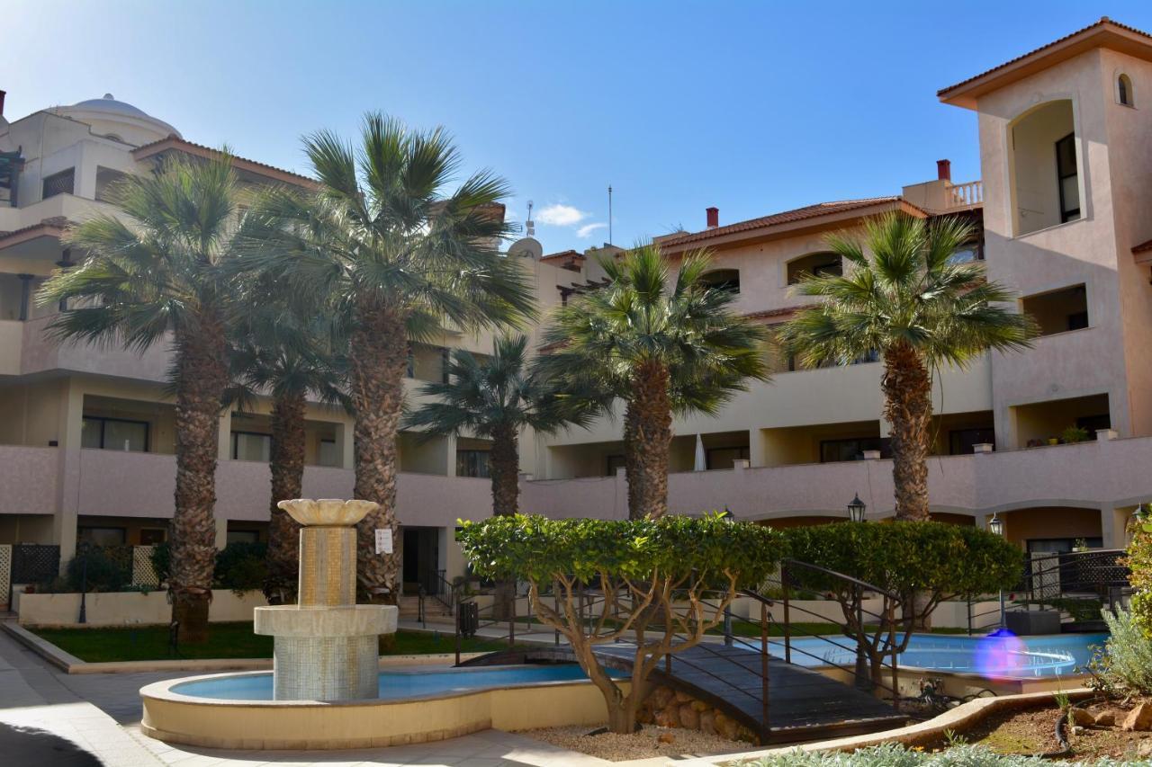 Queens Gardens - Kato Paphos - Next To Kings Ave Mall --- By Yiota Bagian luar foto